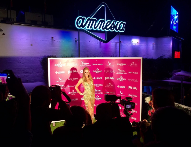 Loca Fm Ibiza emisora oficial del Opening de Foam & Diamonds en Amnesia